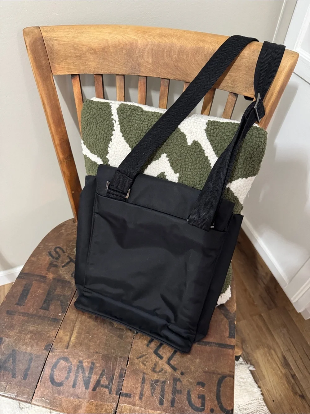 GUESS messengerBag Black Utility Shoulder Bag